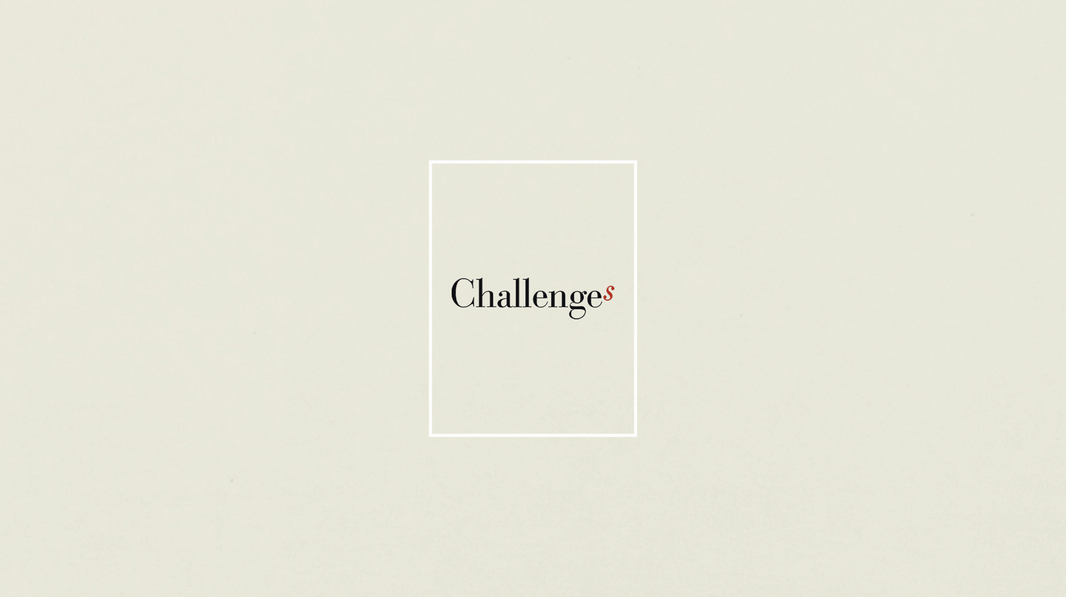 Logo CHALLENGES, sur aplat de couleur beige.